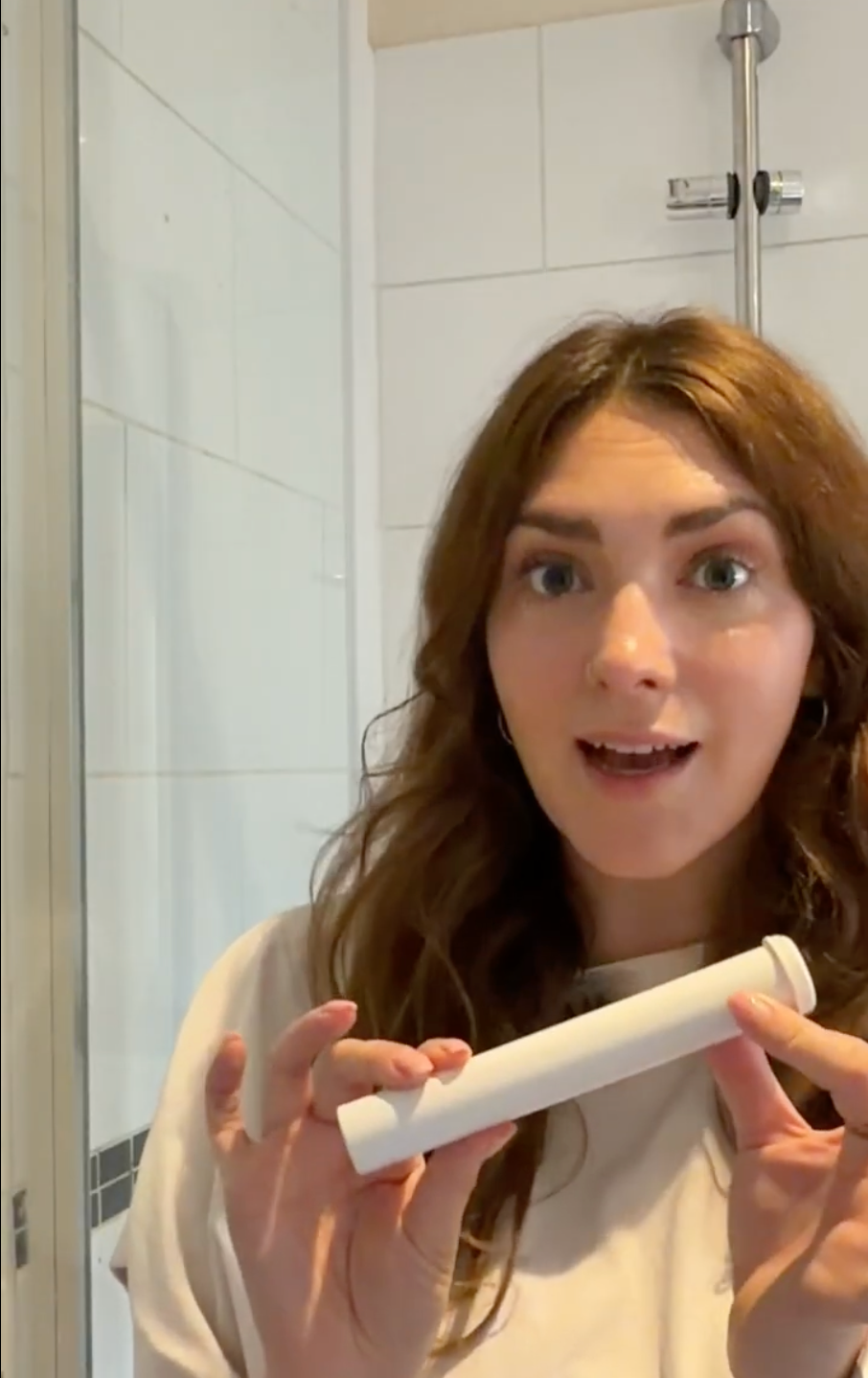 Sia filtered shower head and replacement filter